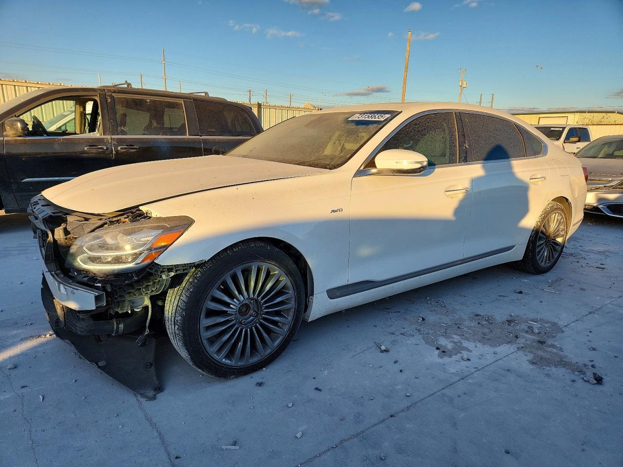 2019 Kia K900, VIN KNAS24J65K6009867 — Front end