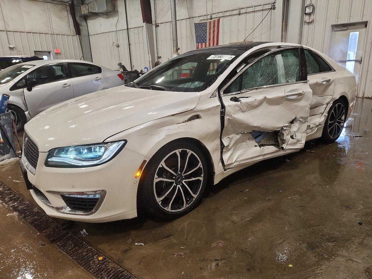 2017 Lincoln MKZ Reserve, VIN 3LN6L5FC1HR628608 — Бок
