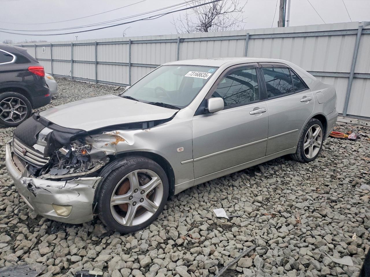 1999 Toyota Altezza, VIN SXE100028275 — Front end