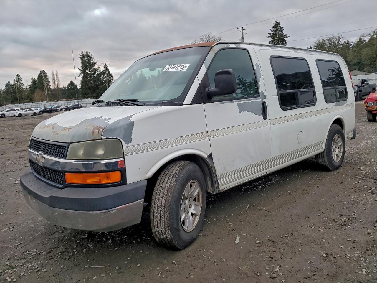 2004 Chevrolet Express Passenger, VIN 1GBFG15T841137383 — Side