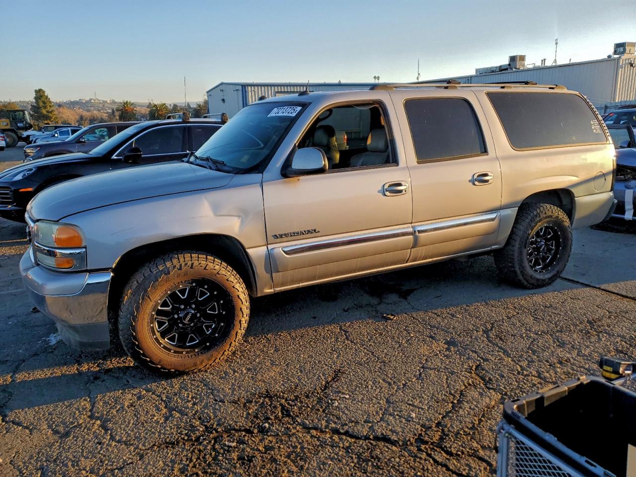2005 GMC Yukon XL SLT, VIN 3GKFK16Z75G118909 — Minor dents and scratches