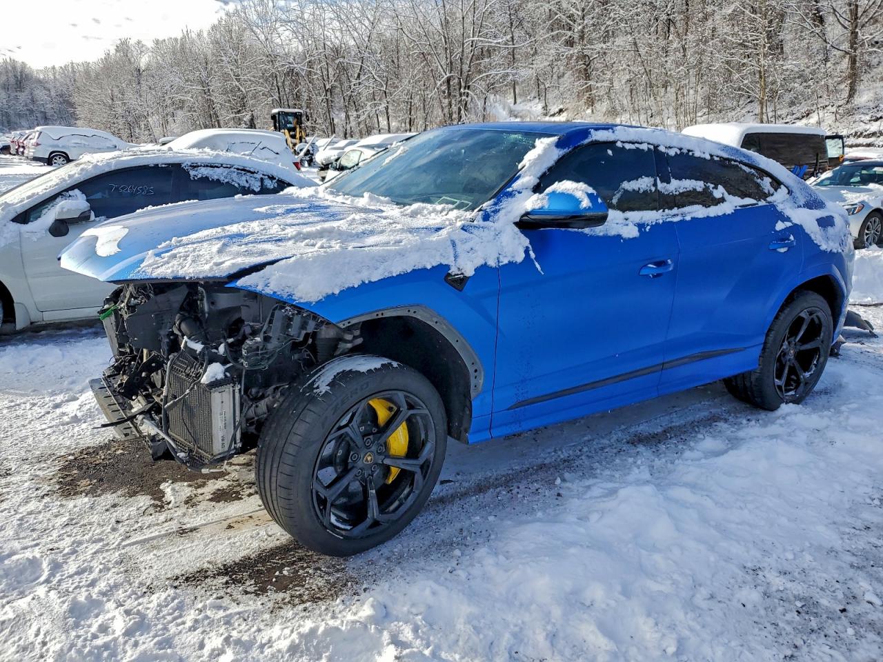 2020 Lamborghini Urus, VIN ZPBUA1ZL2LLA07643 — Front end