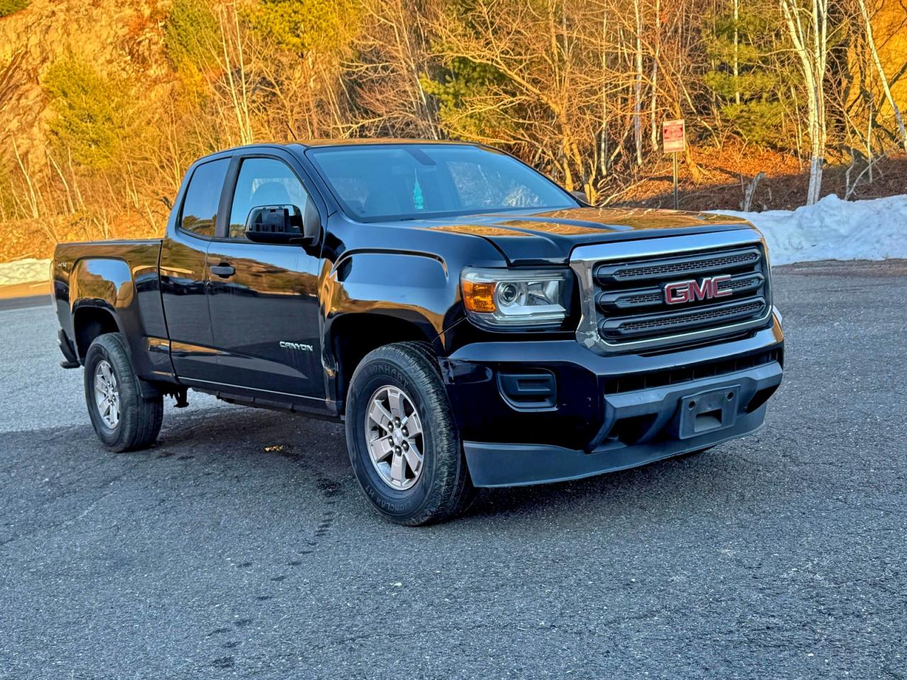 2015 GMC Canyon 4WD, VIN 1GTH6AEA1F1196980 — Normal wear