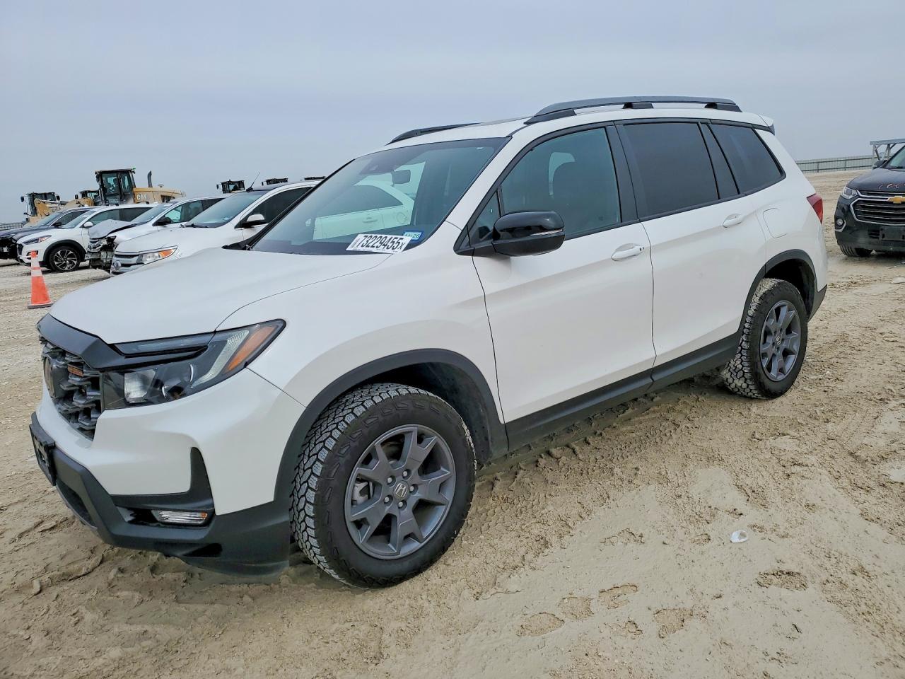 2025 Honda Passport TrailSport, VIN 5FNYF8H61SB010677 — Вандализм