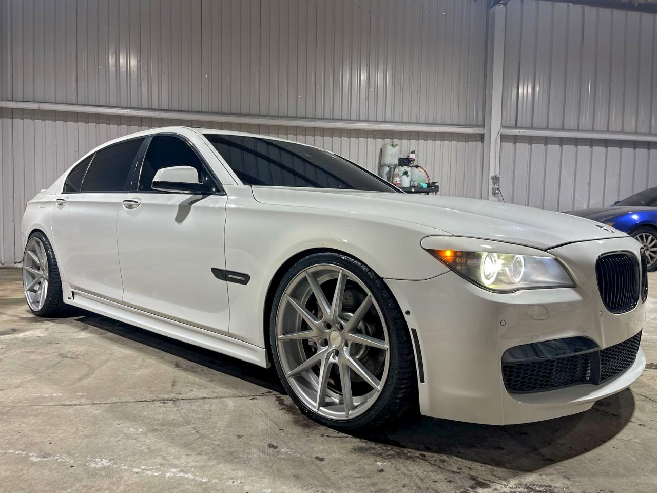2010 BMW 7 Series 750Li, VIN WBAKB8C58ACY64395 — Фото с аукциона