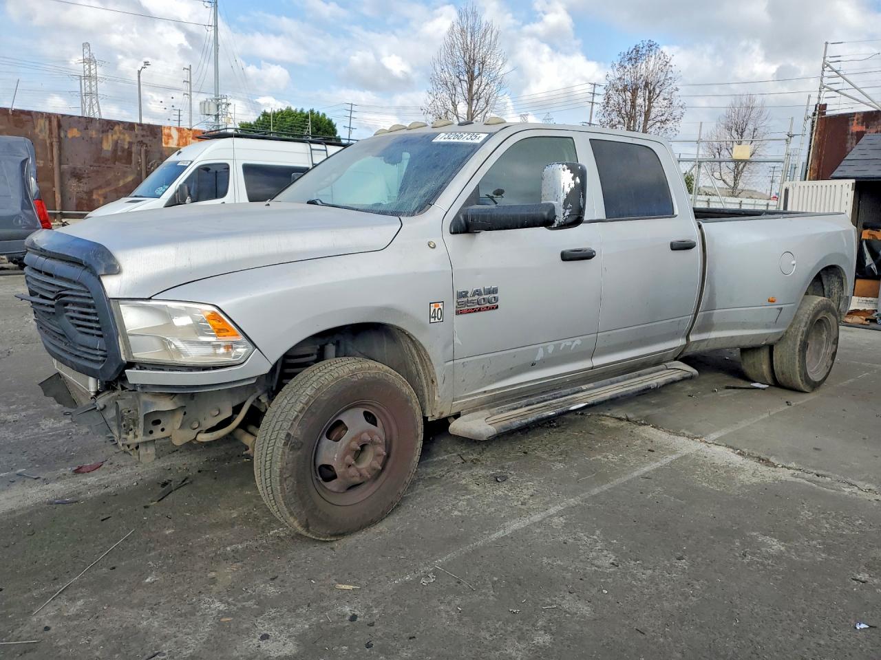 2013 Ram 3500 Tradesman, VIN 3C63RPGLXDG568177 — Front end