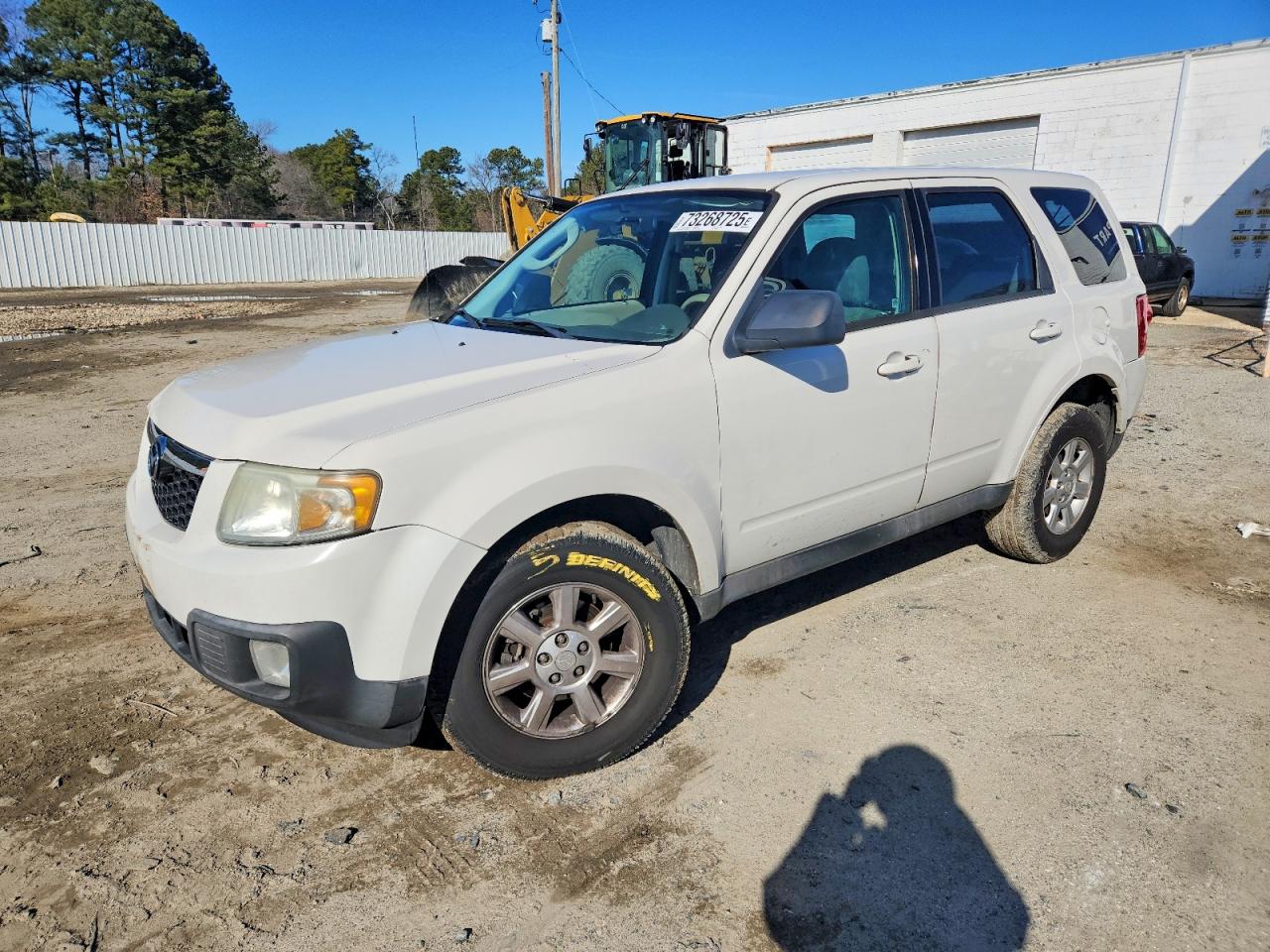 2010 Mazda Tribute Sport, VIN 4F2CY0C76AKM02061 — Бок