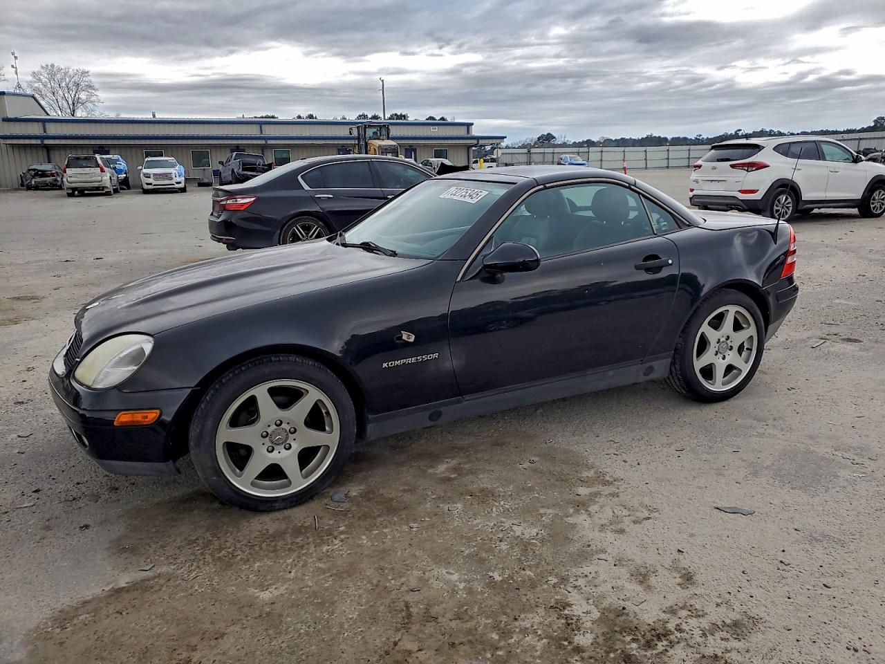 2000 Mercedes-Benz SLK 230 Kompressor, VIN WDBKK47FXYF167459 — Minor dents and scratches