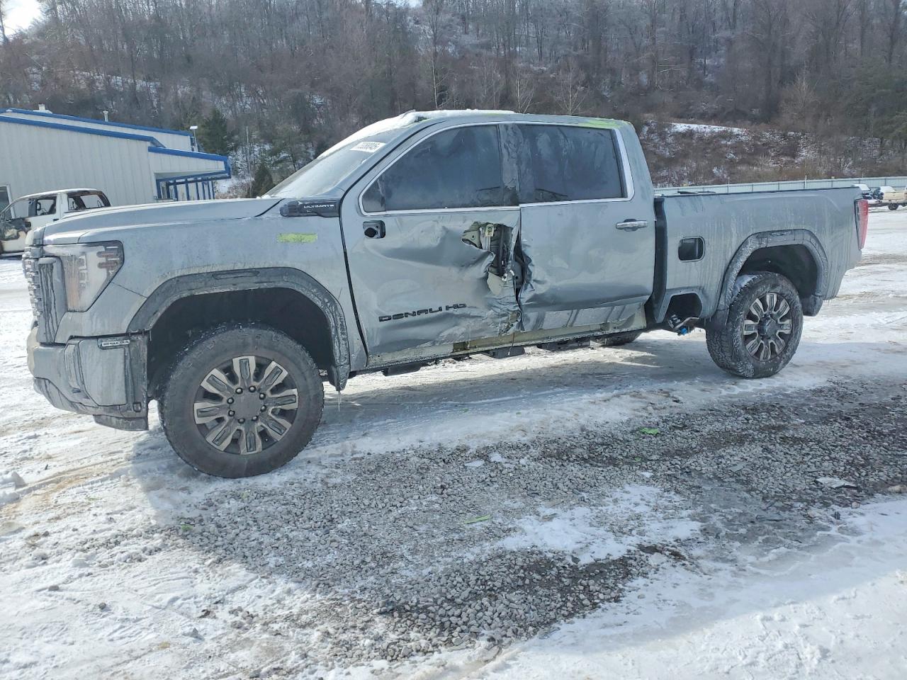 2025 GMC Sierra 2500HD Denali Ultimate, VIN 1GT4UXEY1SF280864 — Rear end