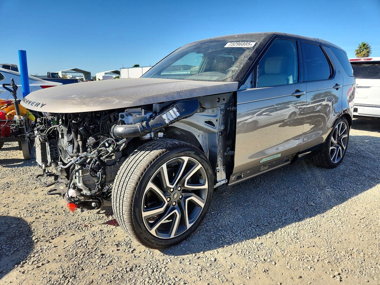 2025 Land Rover Discovery Dynamic SE, VIN SALRL4EU5S2509065 — Front end