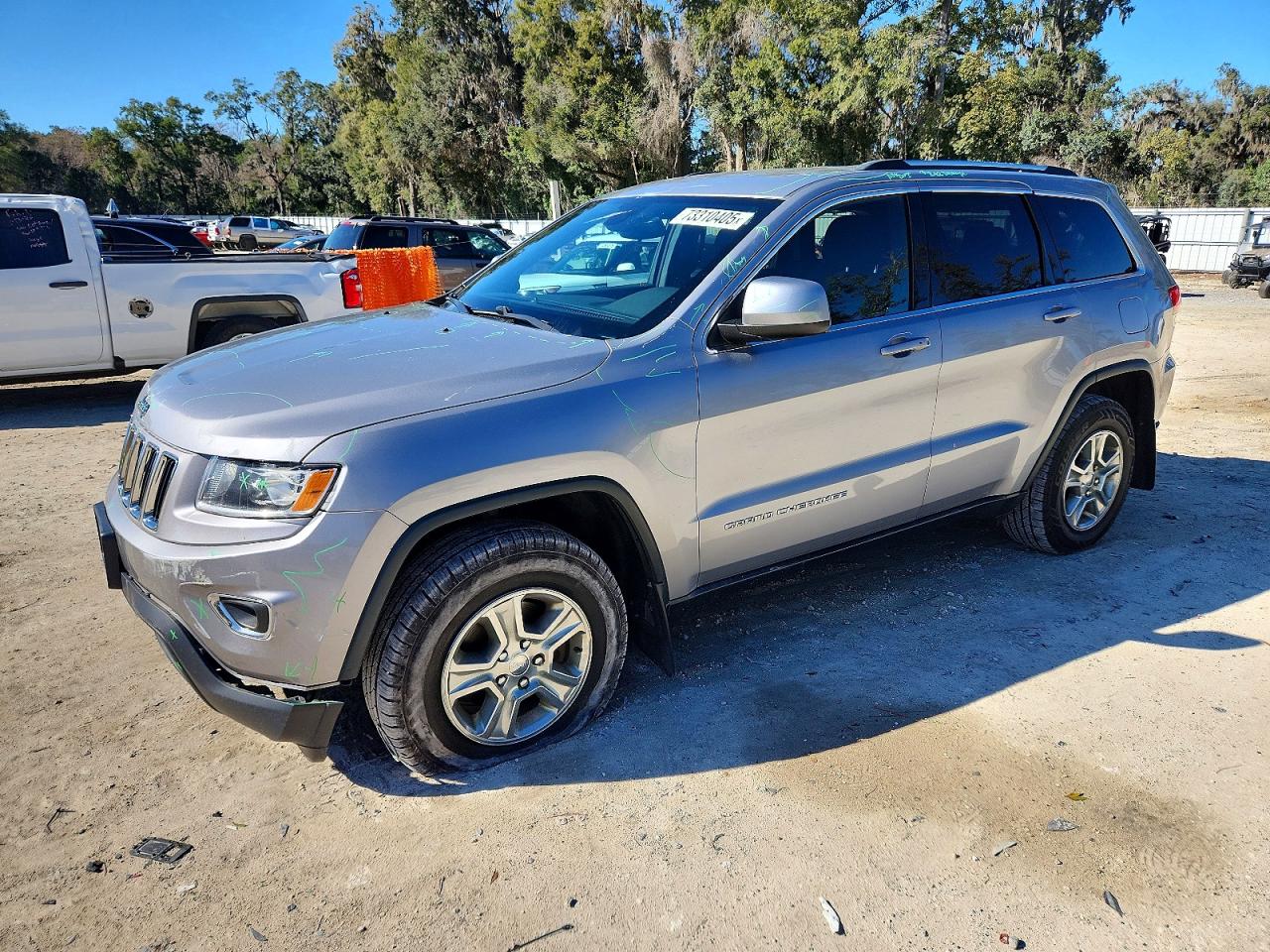2016 Jeep Grand Cherokee Laredo, VIN 1C4RJFAG5GC435169 — Front end