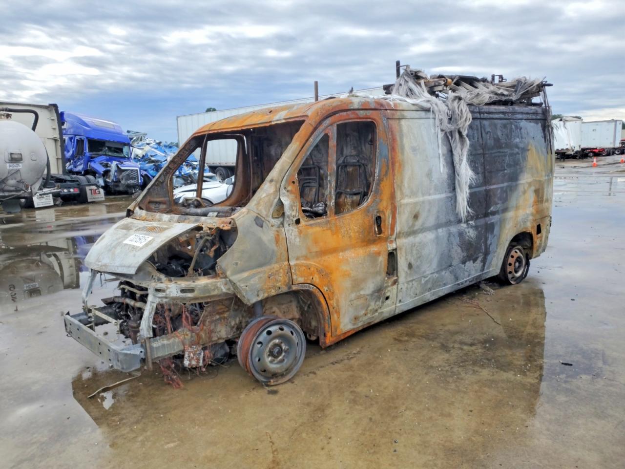 2017 Ram ProMaster Cargo, VIN 3C6TRVAG0HE536596 — Пожар