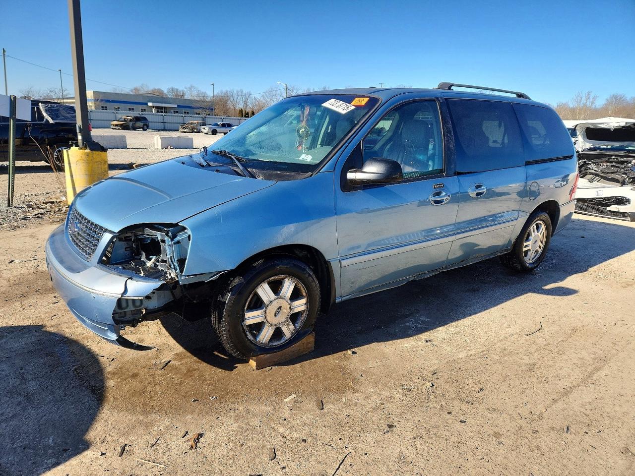 2007 Ford Freestar SEL, VIN 2FMZA522X7BA04304 — Front end