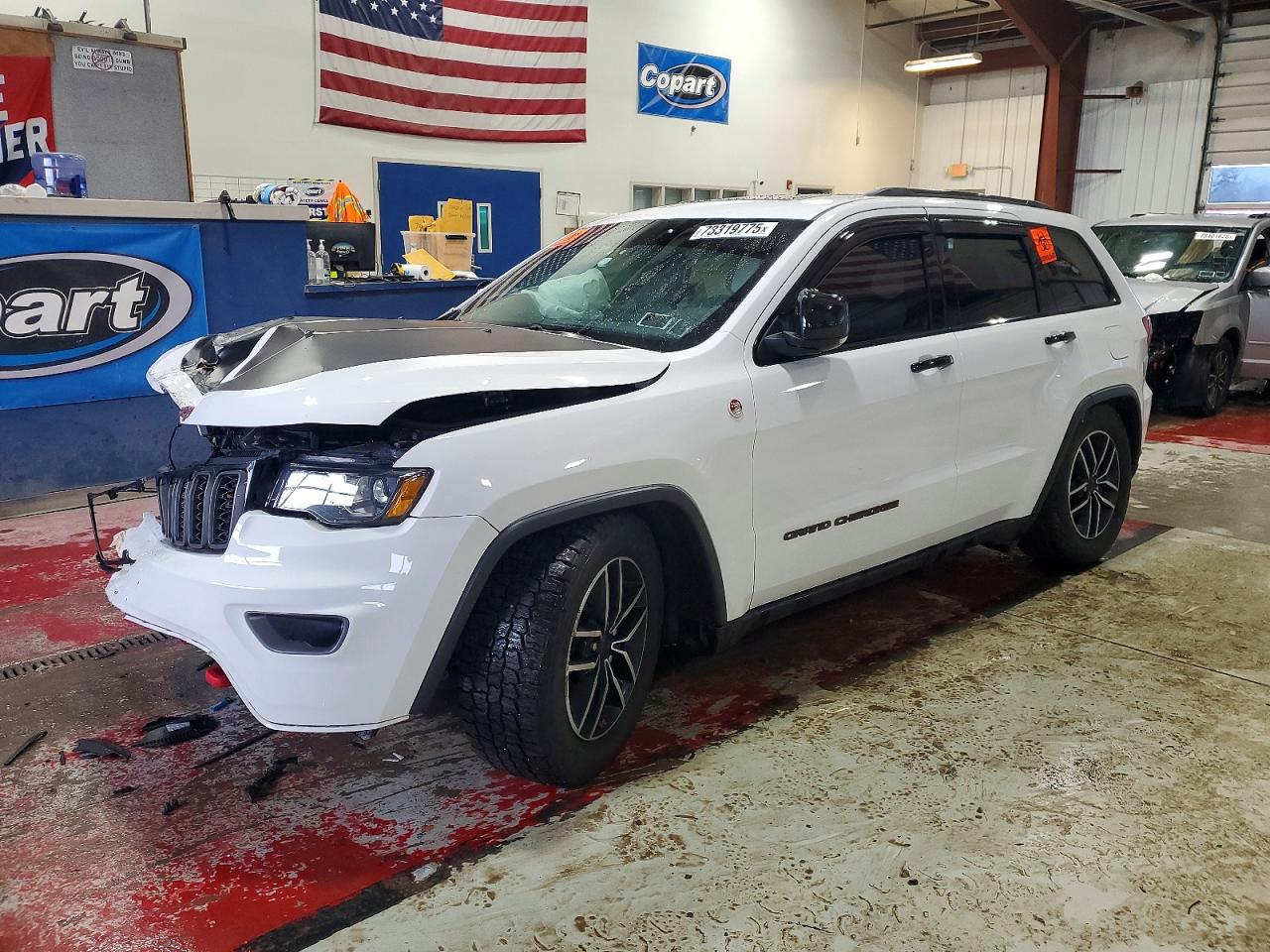 2021 Jeep Grand Cherokee Trailhawk, VIN 1C4RJFLG1MC592903 — Front end