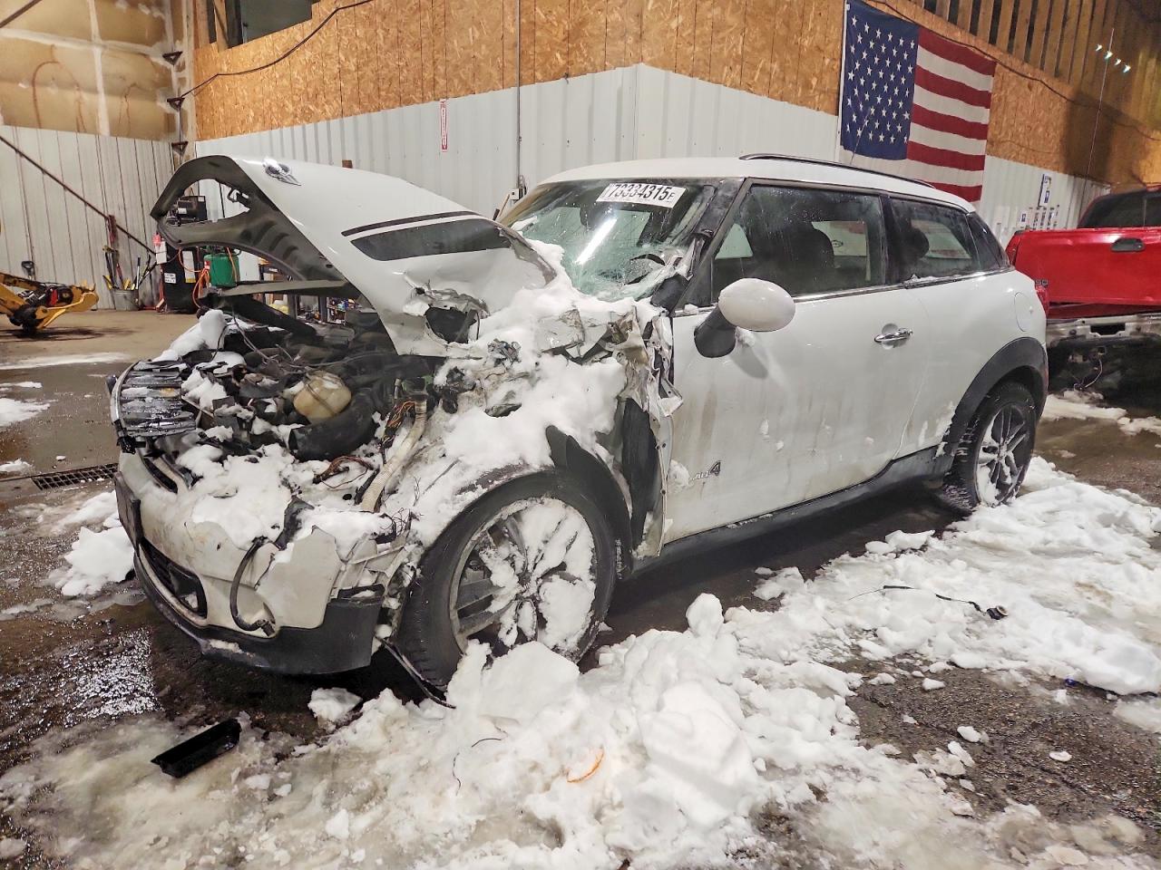 2015 MINI Paceman S, VIN WMWSS7C56FWS44757 — Перед