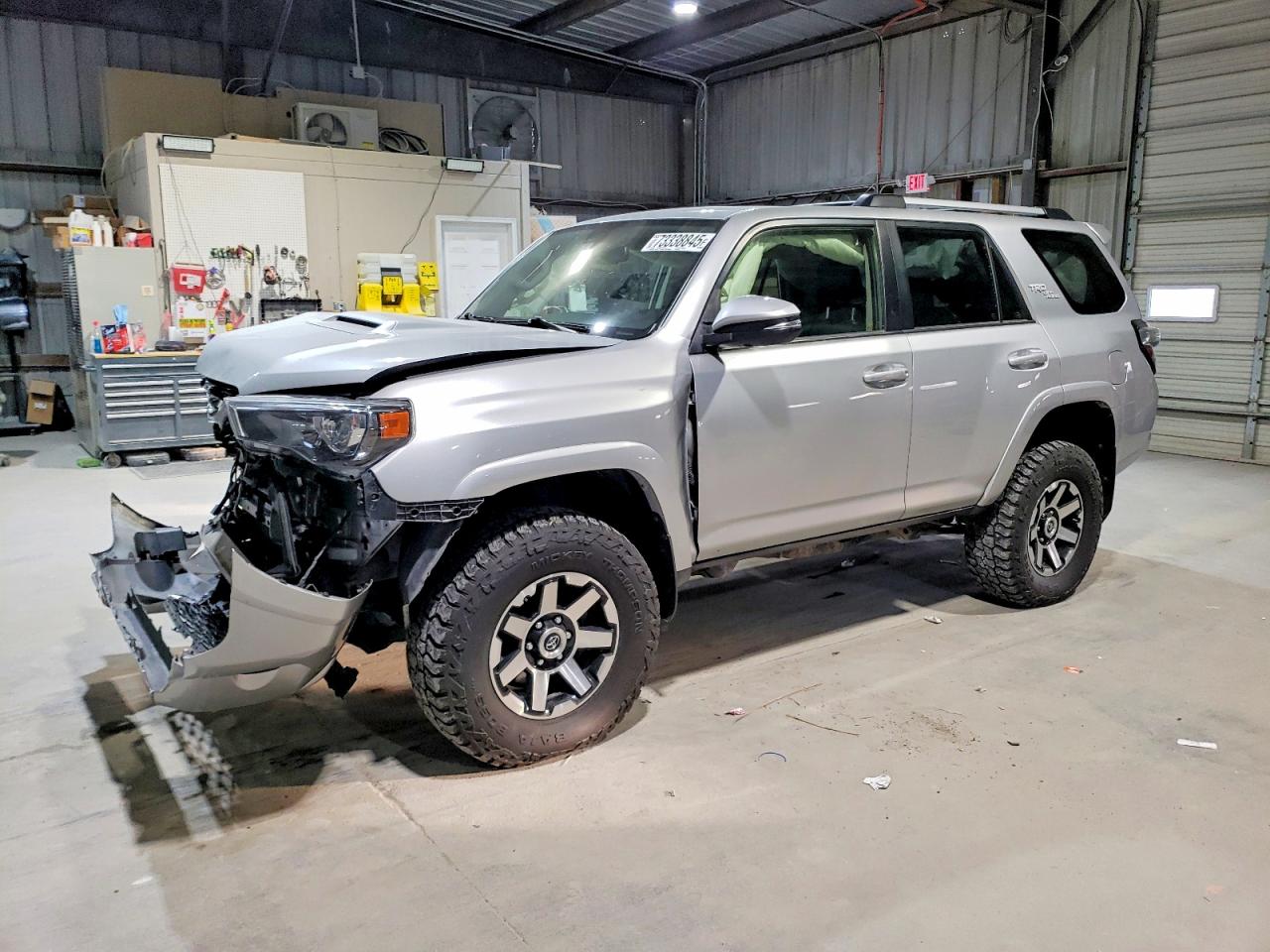 2018 Toyota 4Runner TRD Off Road Premium, VIN JTEBU5JR5J5609169 — Front end