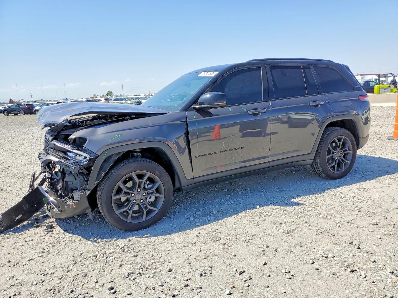 2025 Jeep Grand Cherokee Limited, VIN 1C4RJHBGXS8790831 — Front end