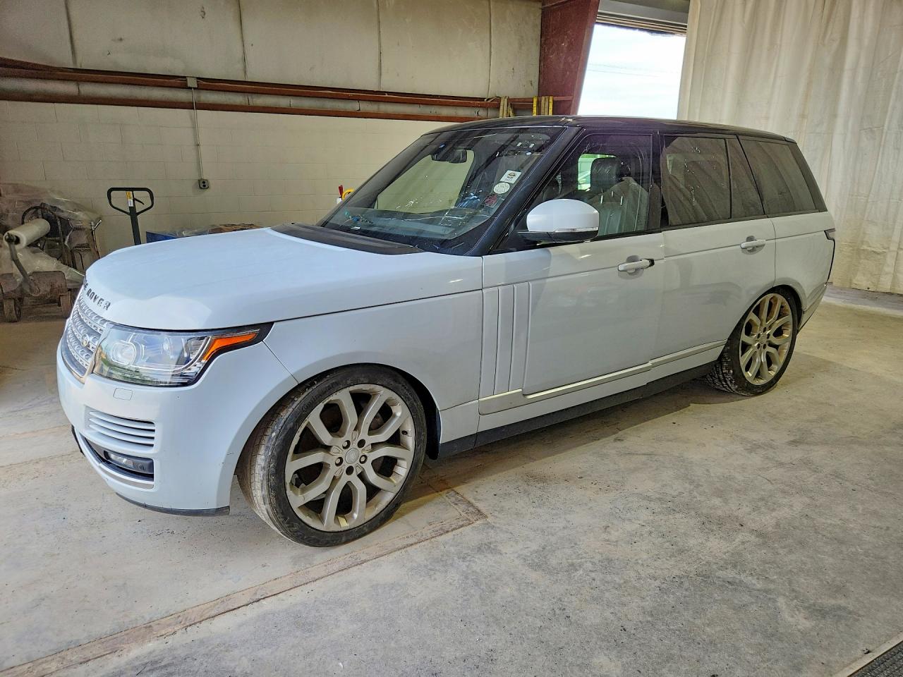 2016 Land Rover Range Rover Supercharged, VIN SALGS2EF6GA290274 — Normal wear