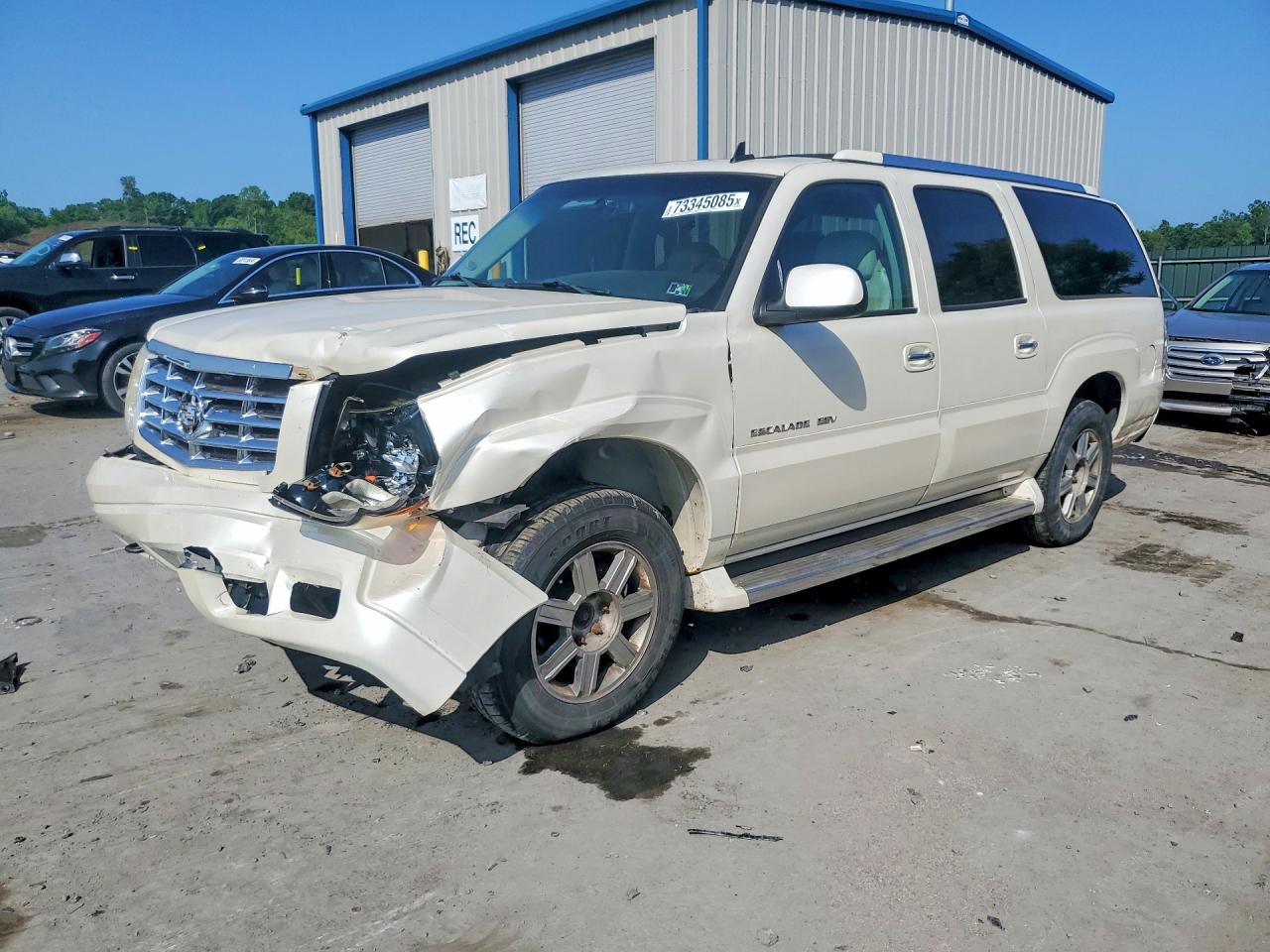2006 Cadillac Escalade ESV Platinum Edition, VIN 3GYFK66N16G134945 — Перед