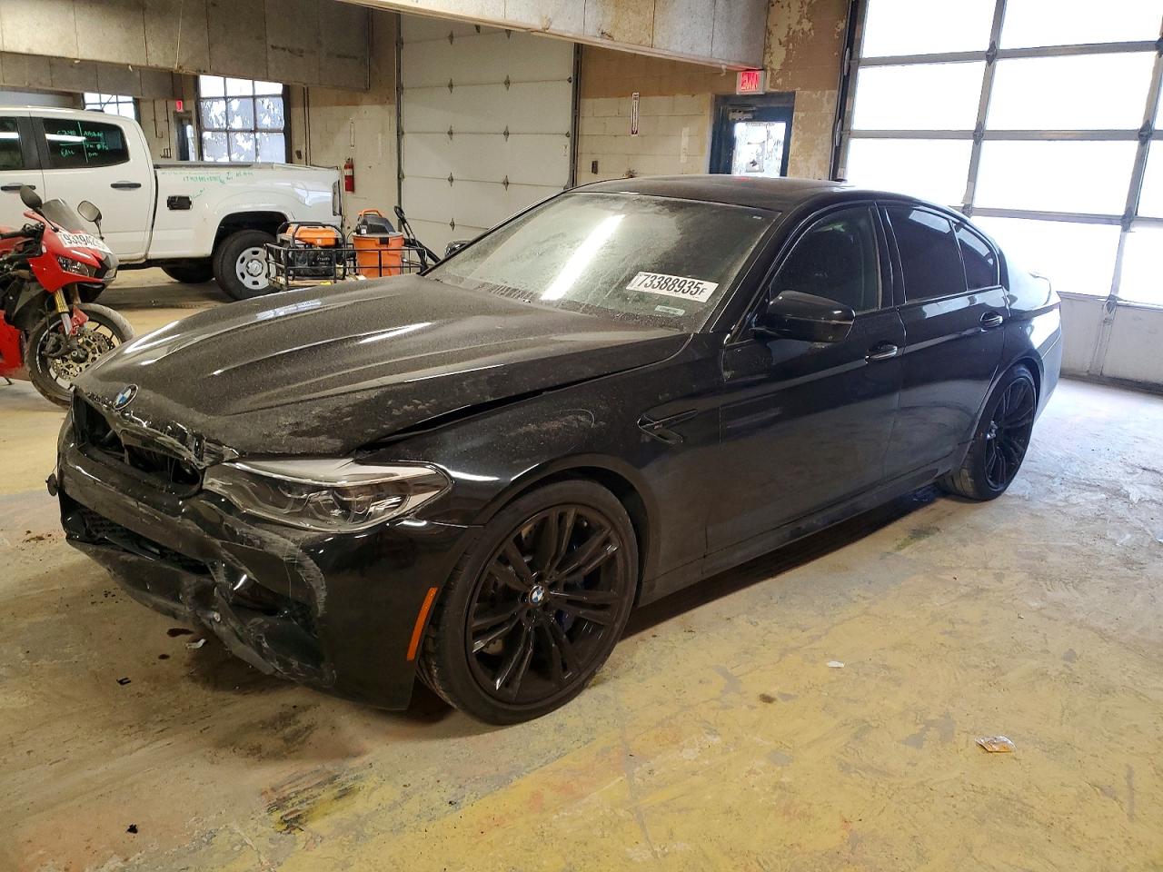 2018 BMW M5, VIN WBSJF0C56JB283254 — Перед