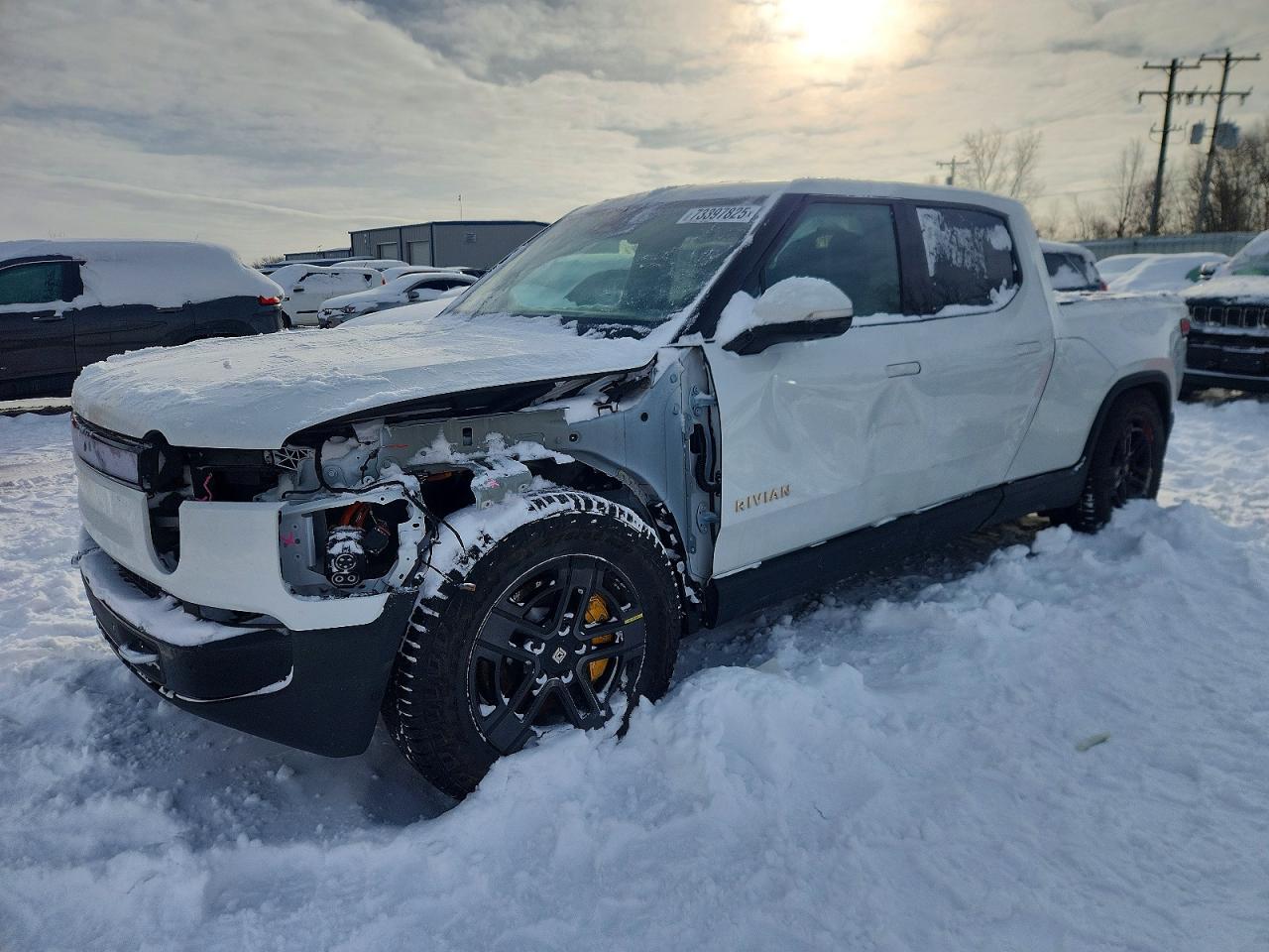 2022 Rivian R1T Adventure, VIN 7FCTGAAA9NN013789 — Front end