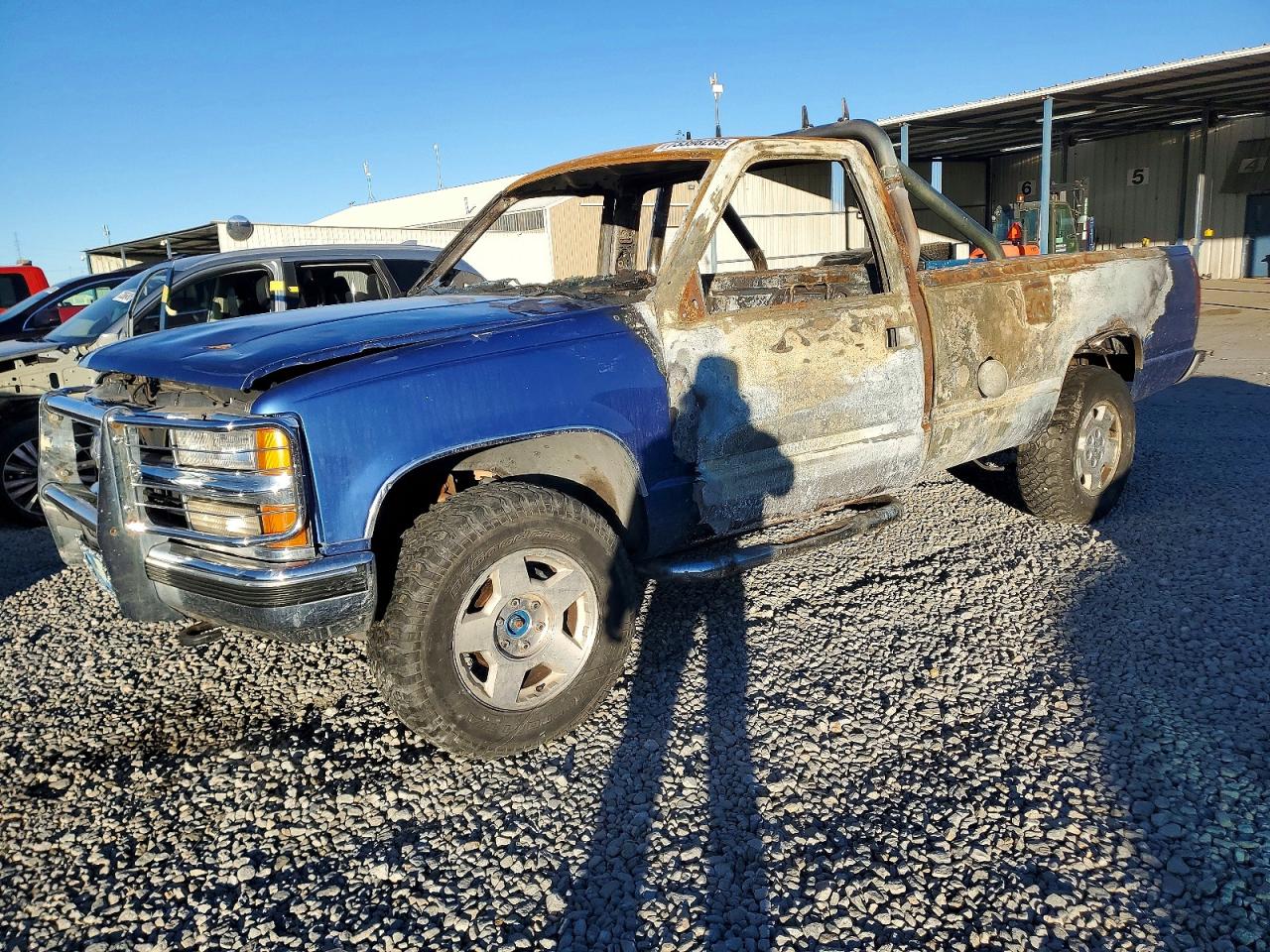 1990 Chevrolet Silverado 2500, VIN 1GCFK24K8LE107316 — Пожар