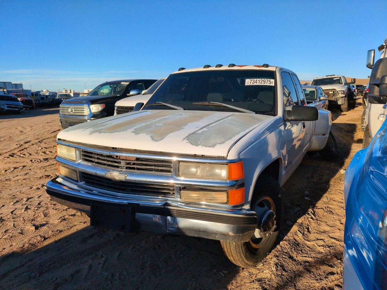 1998 Chevrolet Silverado 3500, VIN 1GCHC39J2WF005794 — Бок