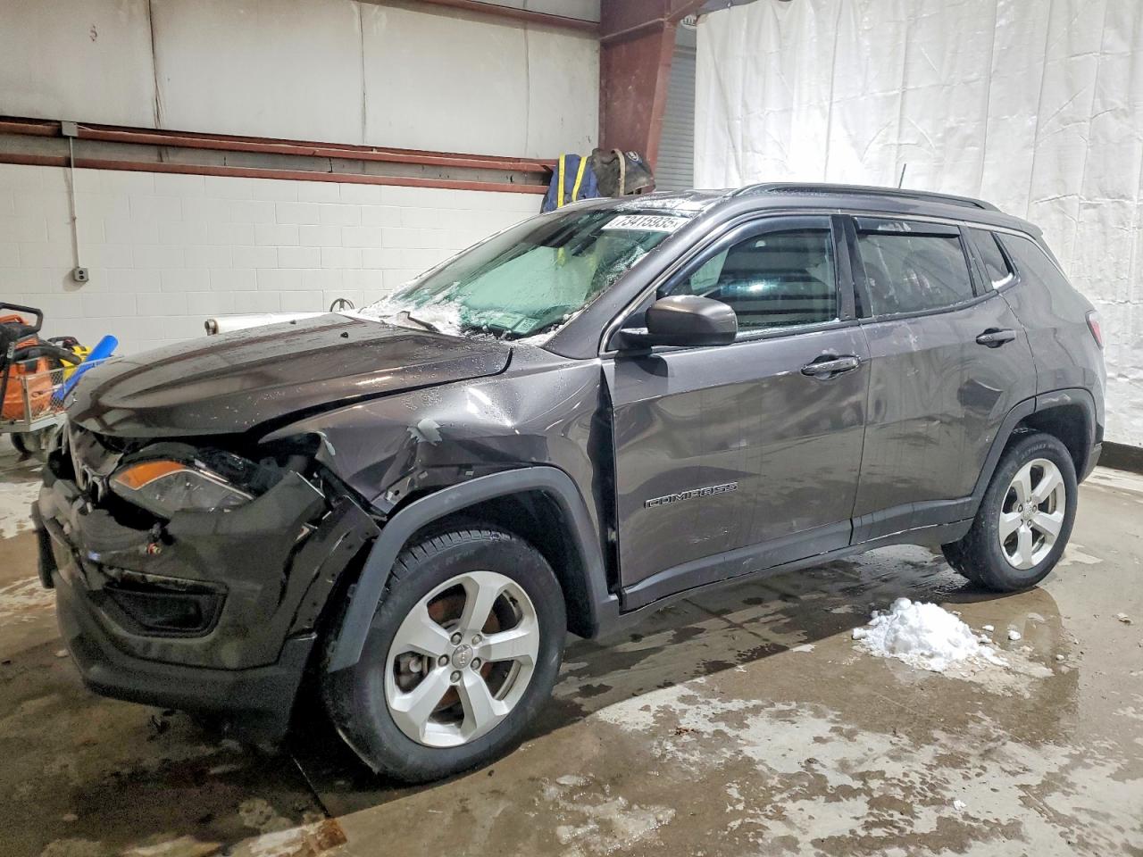 2019 Jeep Compass Latitude, VIN 3C4NJDBB9KT768493 — Перед