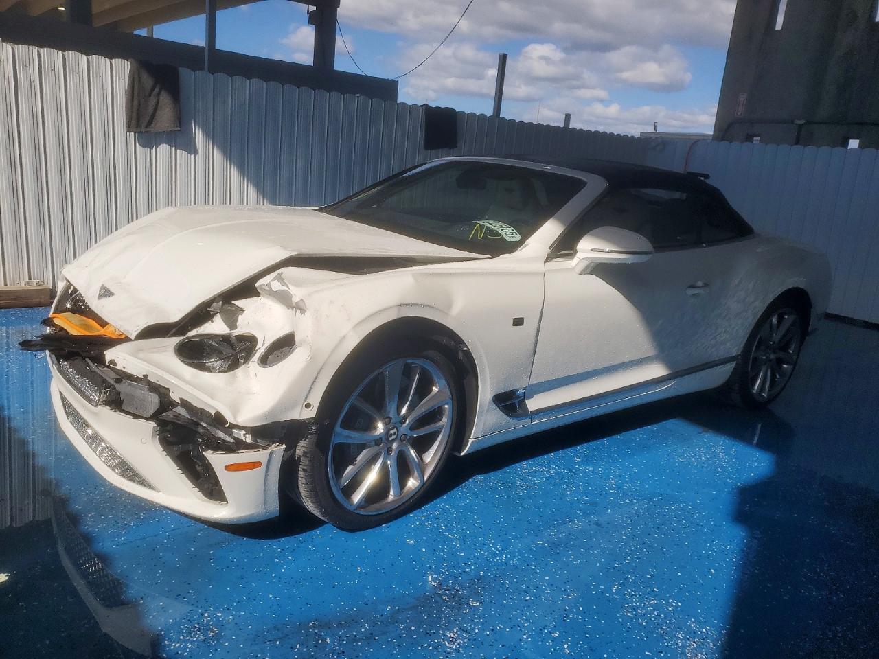 2020 Bentley Continental GT GT V8, VIN SCBDG4ZG8LC076690 — Front end