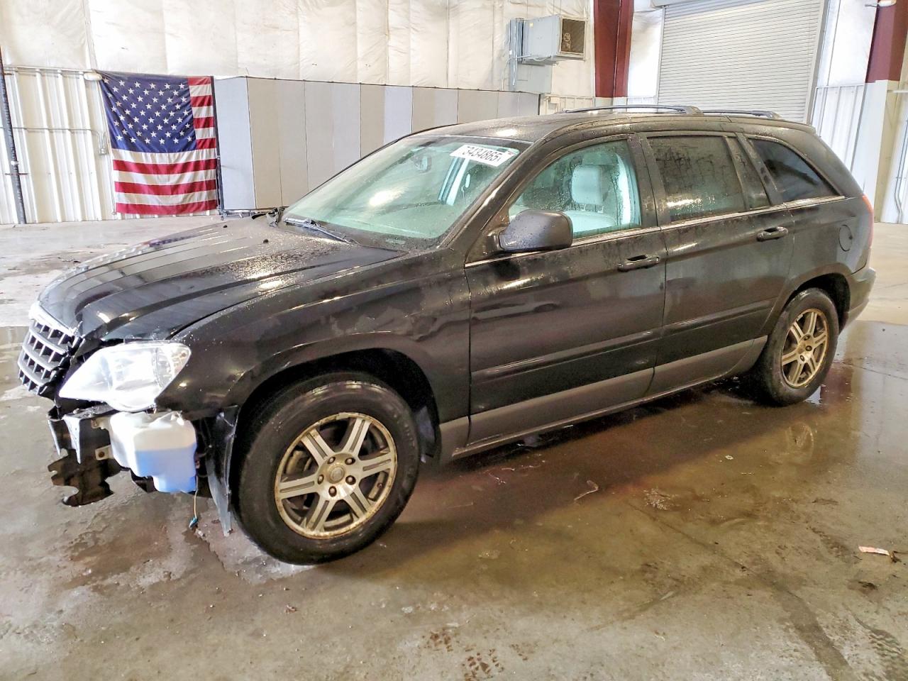 2008 Chrysler Pacifica Touring, VIN 2A8GF68X58R108609 — Front end