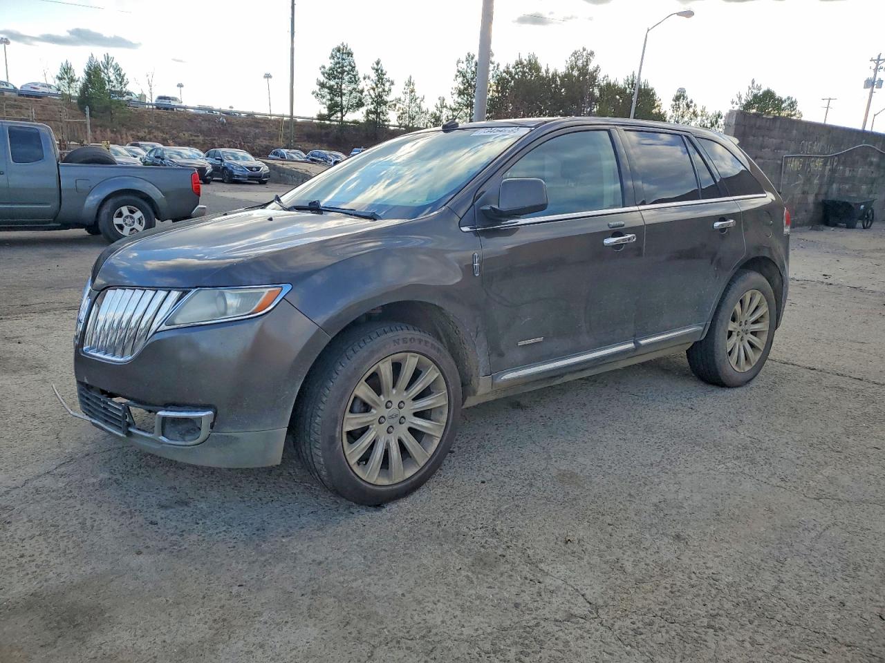 2011 Lincoln MKX, VIN 2LMDJ8JKXBBJ03375 — Front end