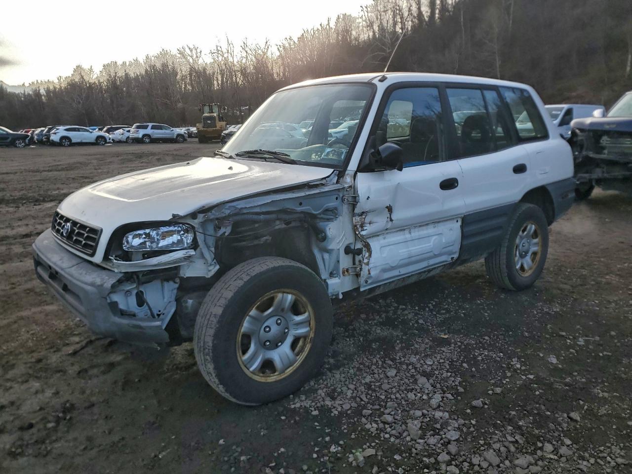 1998 Toyota RAV4, VIN JT3HP10V1W0190484 — Front end