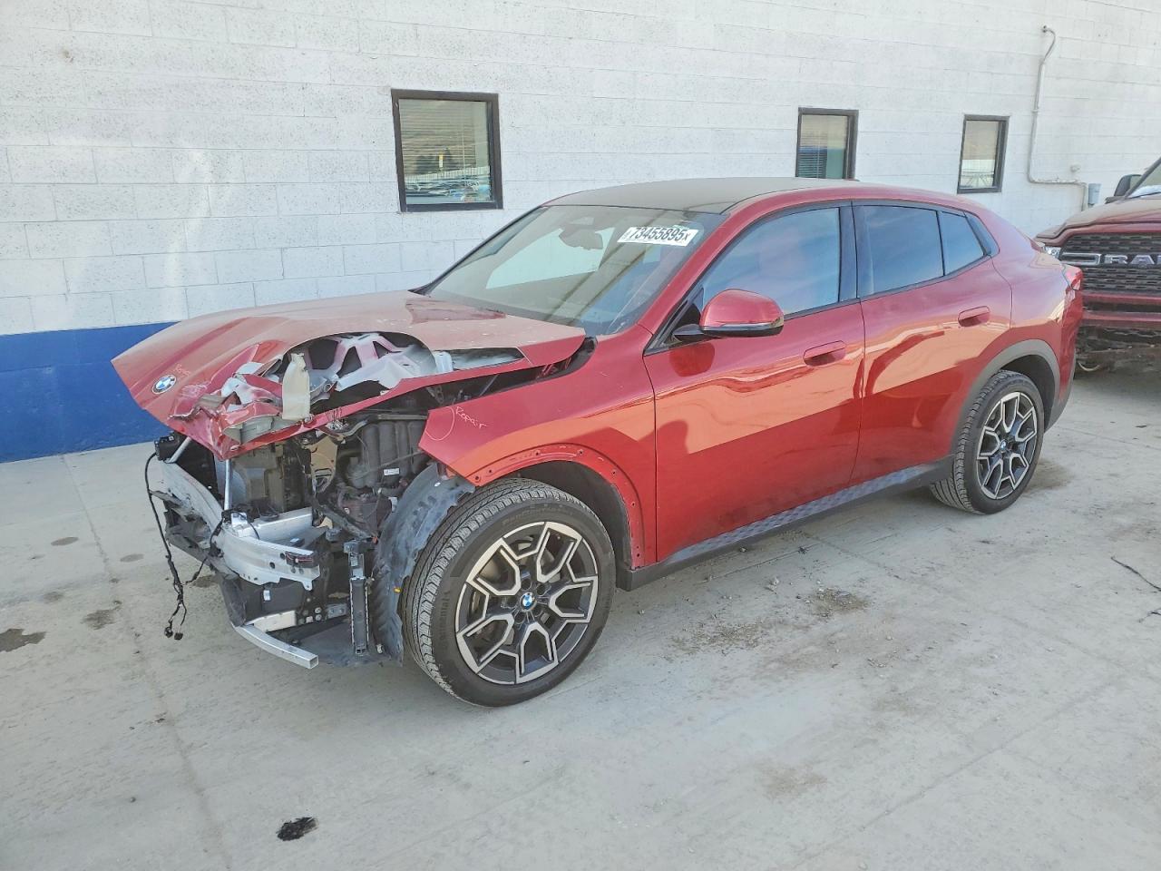 2024 BMW X2 xDrive28i, VIN WBX63GM06R5Y53400 — Перед