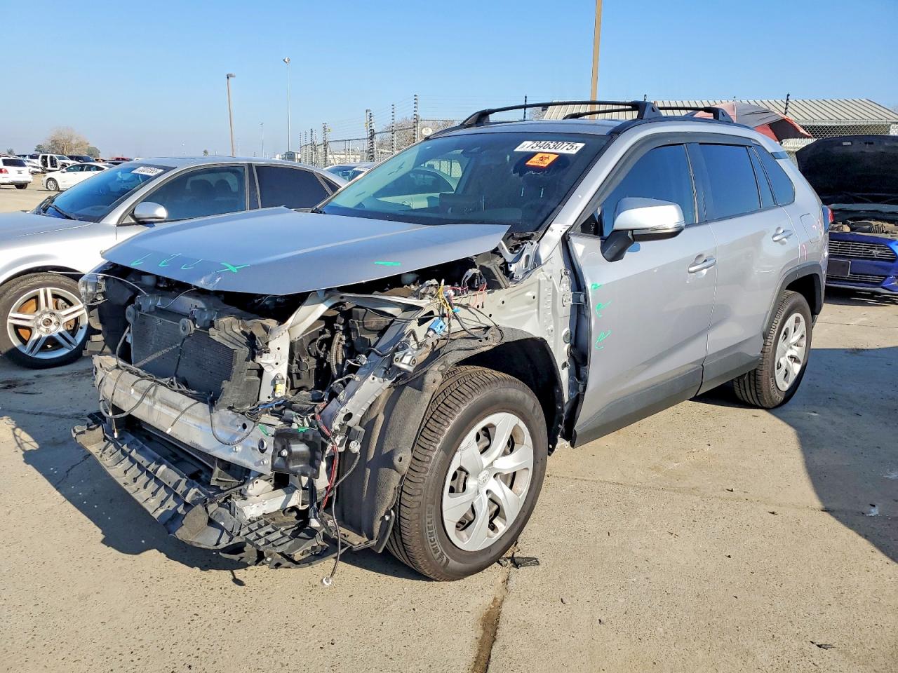 2020 Toyota RAV4 LE, VIN JTMG1RFVXLD526698 — Front end