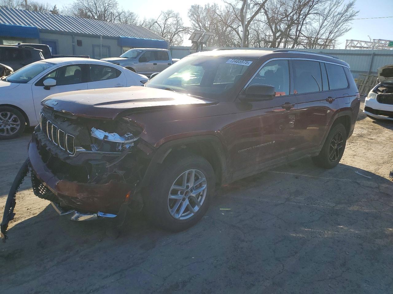 2022 Jeep Grand Cherokee Laredo, VIN 1C4RJKAG8N8600981 — Front end