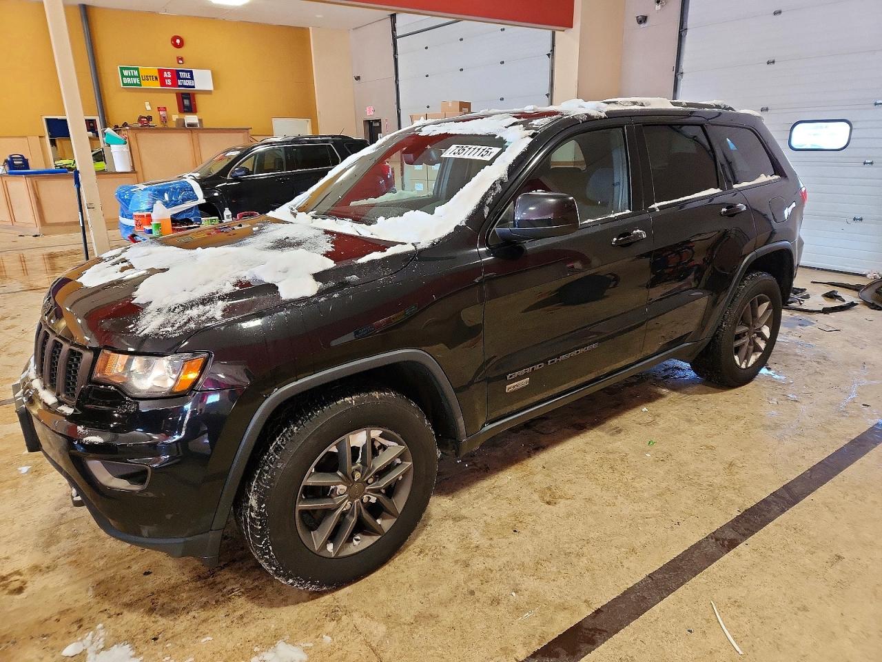 2016 Jeep Grand Cherokee Laredo, VIN 1C4RJFAG3GC355725 — Front end