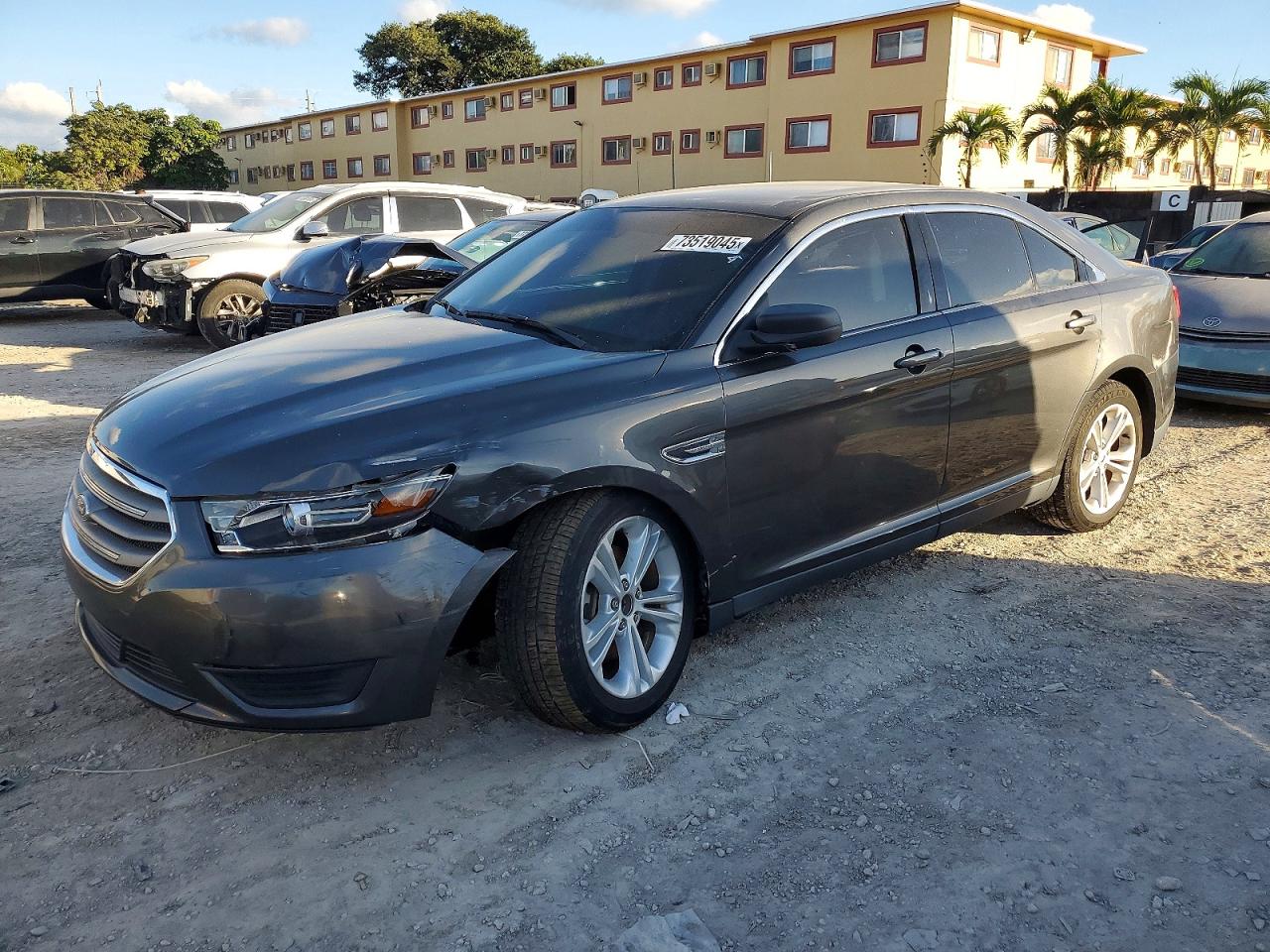 2017 Ford Taurus SE, VIN 1FAHP2D86HG113468 — Front end