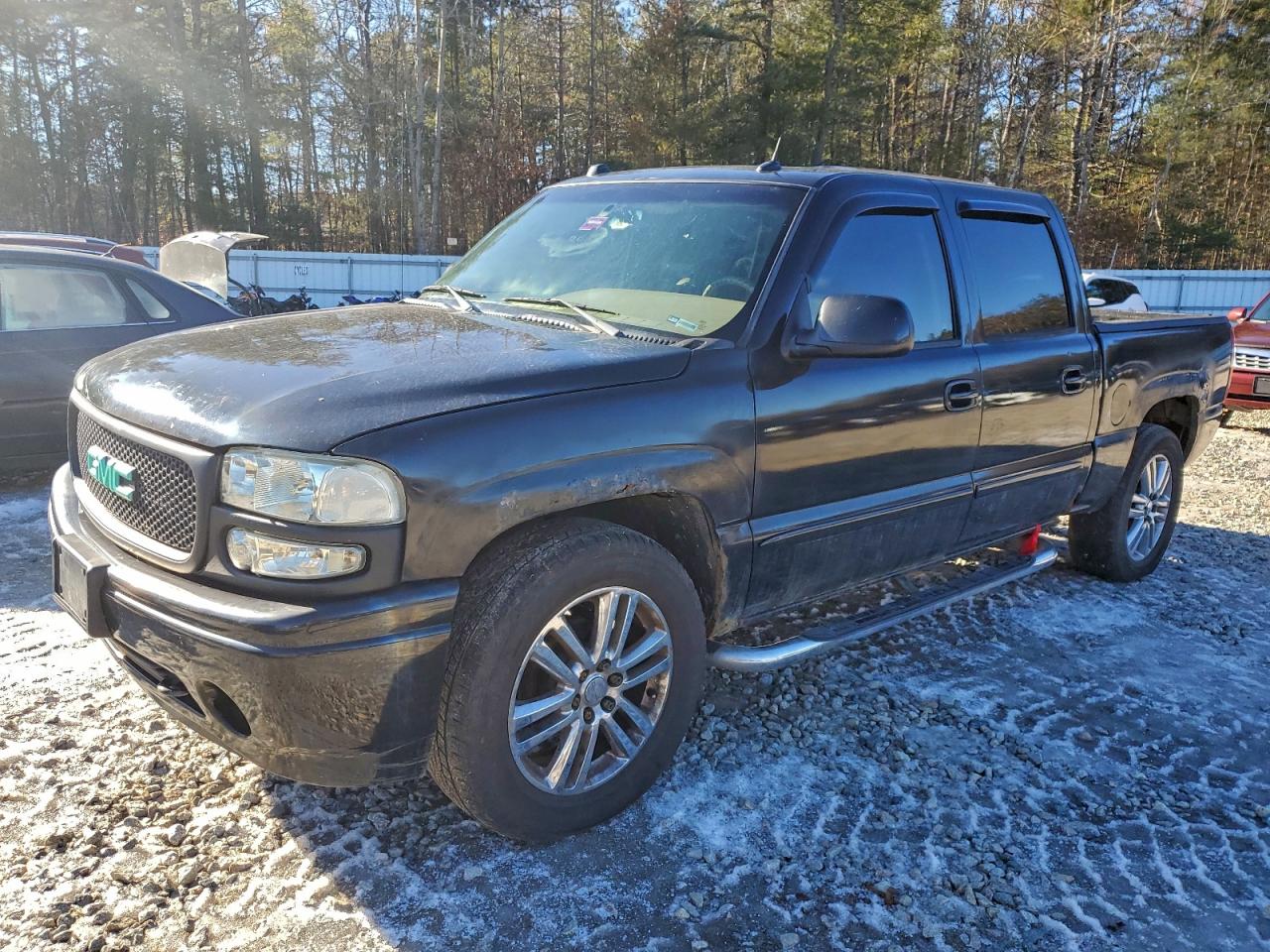 2005 GMC Sierra Denali, VIN 2GTEK63N051374095 — Minor dents and scratches