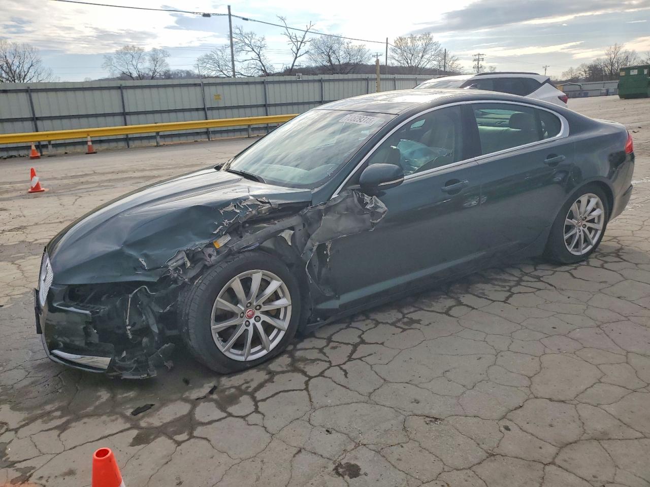 2015 Jaguar XF T Premium, VIN SAJWA0FS9FPU46987 — Front end