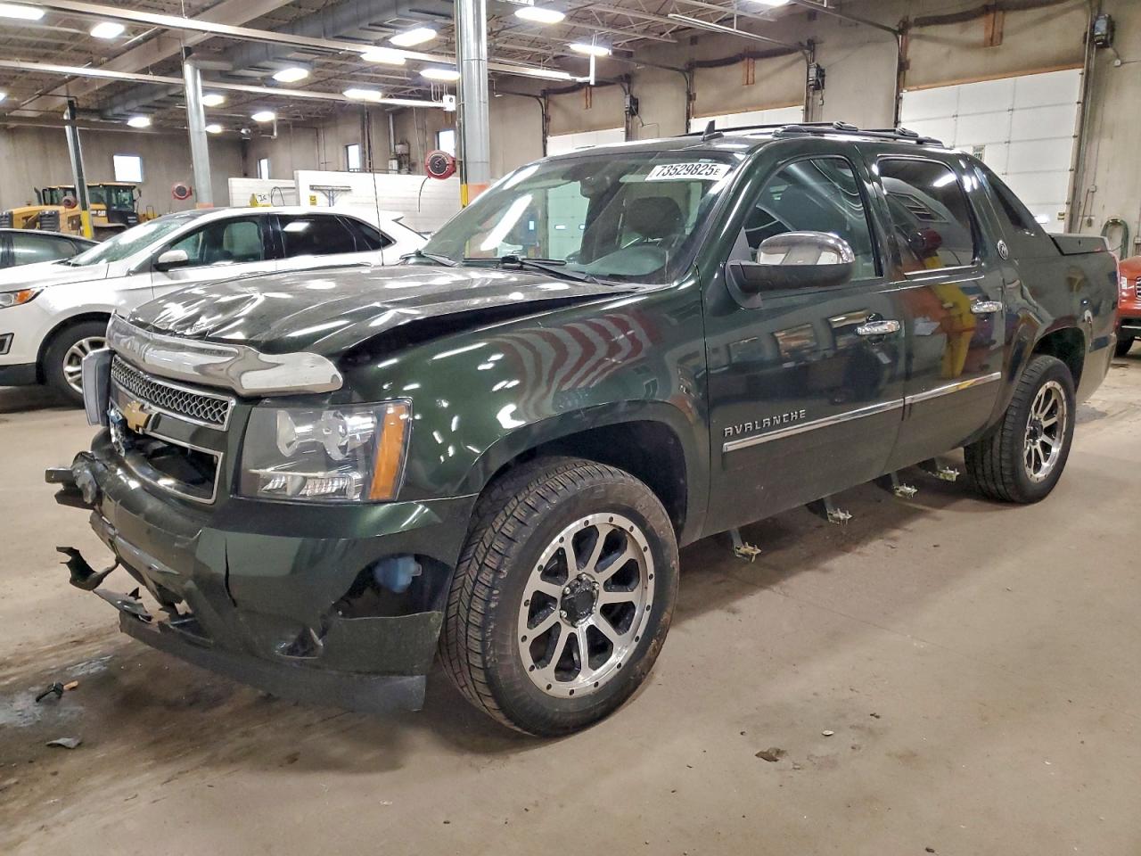 2013 Chevrolet Avalanche LTZ, VIN 3GNTKGE7XDG271906 — Front end