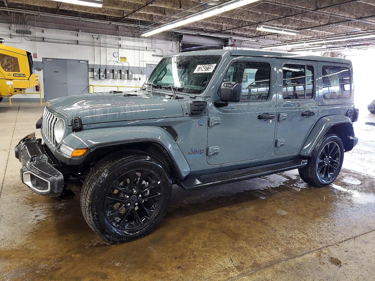 2025 Jeep Wrangler Sahara, VIN 1C4RJXP67SW585585 — Фото с аукциона 1 of 12