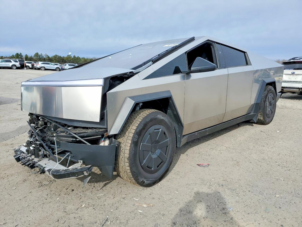2024 Tesla Cybertruck, VIN 7G2CEHED3RA048335 — Front end