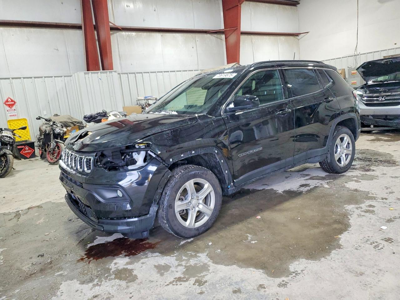 2024 Jeep Compass Latitude, VIN 3C4NJDBN8RT105341 — Front end