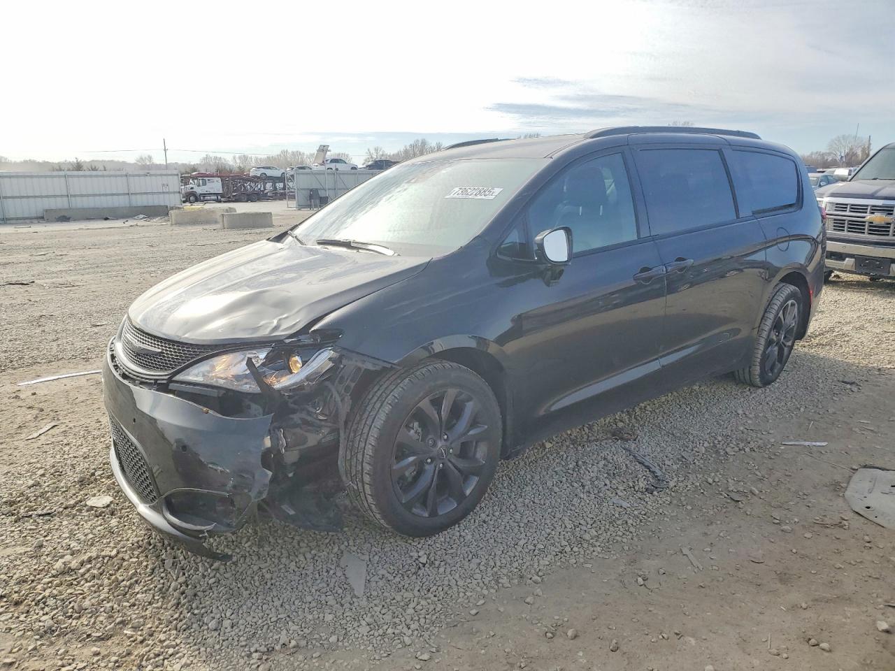 2020 Chrysler Pacifica Touring L, VIN 2C4RC1BG3LR111697 — Фото с аукциона