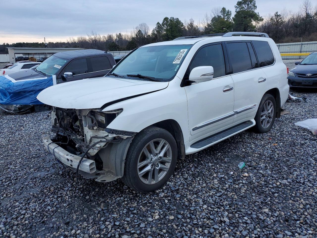 2015 Lexus LX 570, VIN JTJHY7AX4F4182932 — Front end