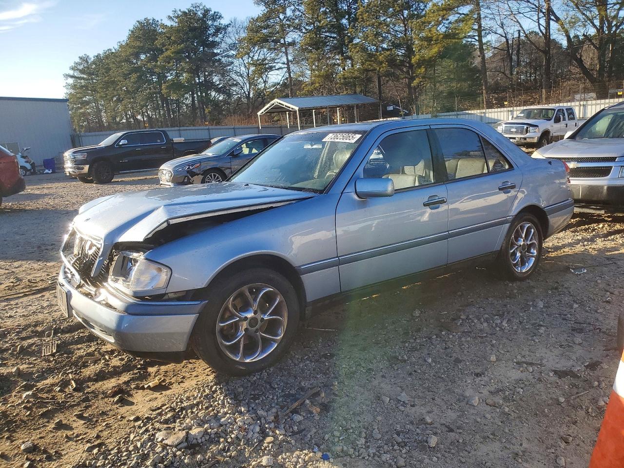 1994 Mercedes-Benz C 230/260/280/320, VIN WDBHA28E1RF065895 — Front end