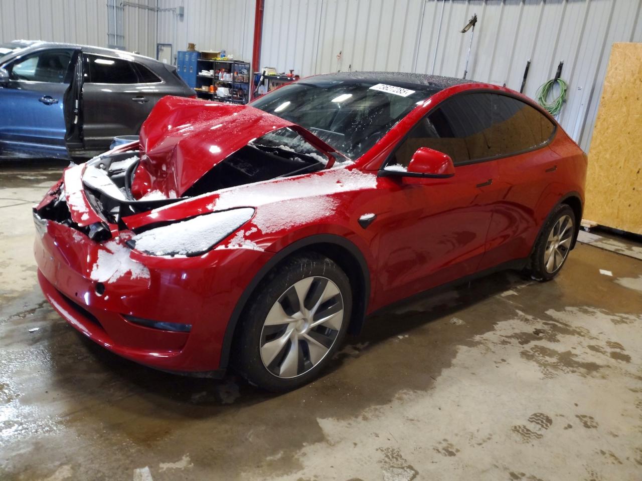 2021 Tesla Model Y Long Range, VIN 5YJYGDEE3MF152730 — Front end