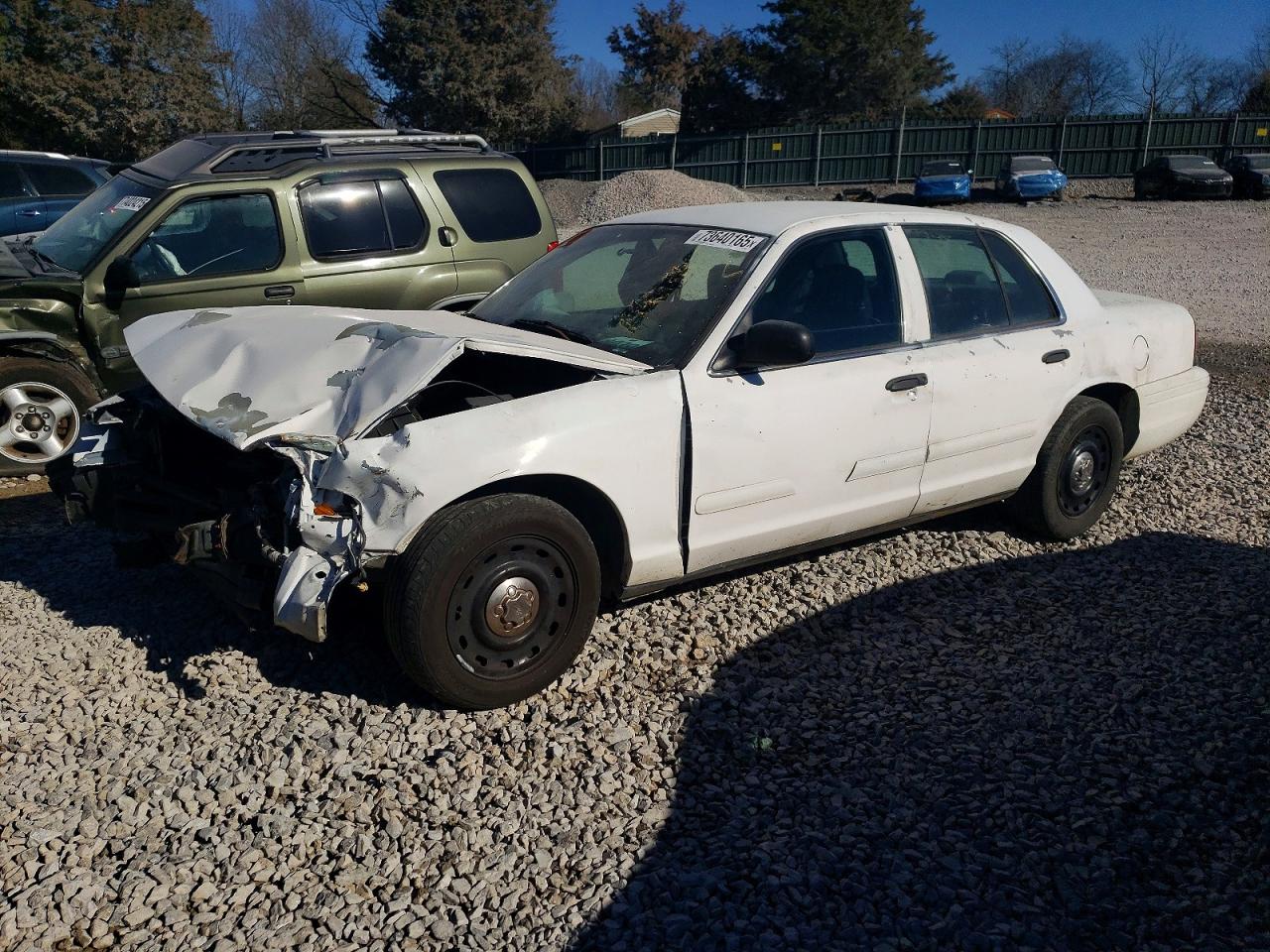 2004 Ford Police Interceptor Base w/3.27 Axle, VIN 2FAFP71W24X166406 — Front end