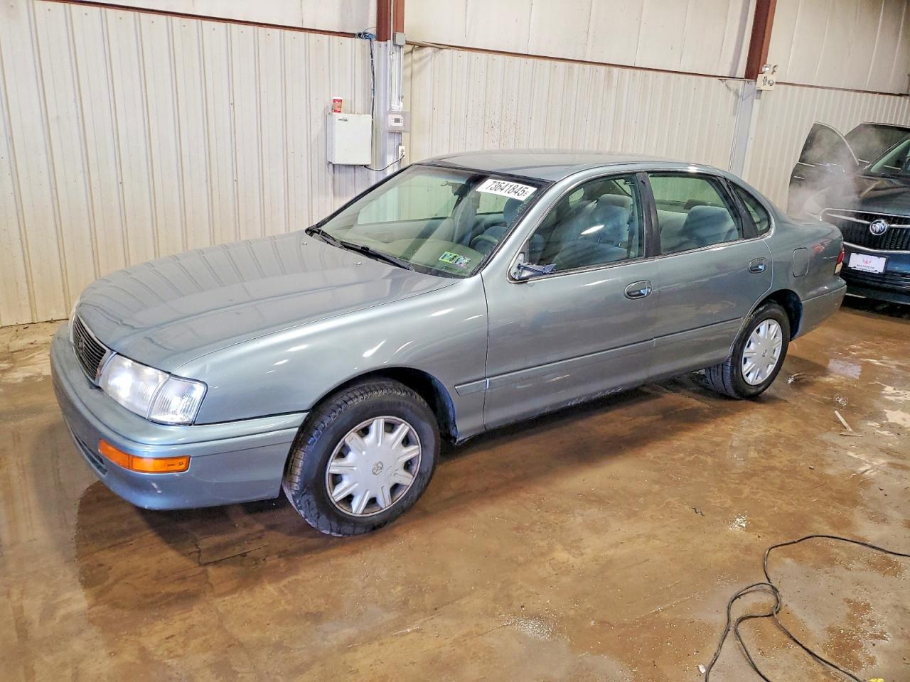 1997 Toyota Avalon XL, VIN 4T1BF12B5VU148216 — Side