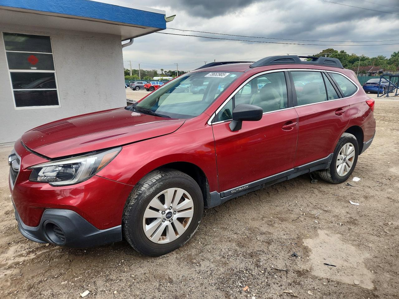 2018 Subaru Outback, VIN 4S4BSAAC7J3225349 — Бок